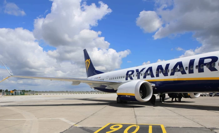 Γιατί τα «βάζει με όλους» η Ryanair