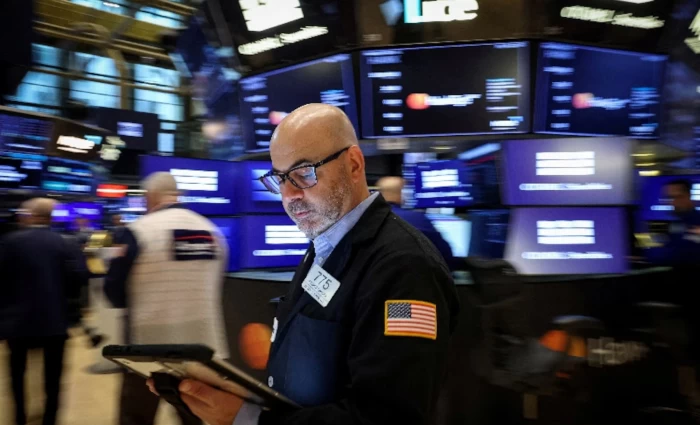 Wall Street: «Προσγείωση» από τα ιστορικά ρεκόρ – Ο πληθωρισμός και τα ομόλογα τρομάζουν τους επενδυτές
