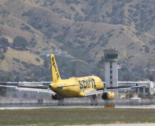 Τίτλοι τέλους για Spirit Airlines μετά το ναυάγιο των συνομιλιών με την κυβέρνηση Τραμπ – Ακυρώθηκαν όλες οι πτήσεις