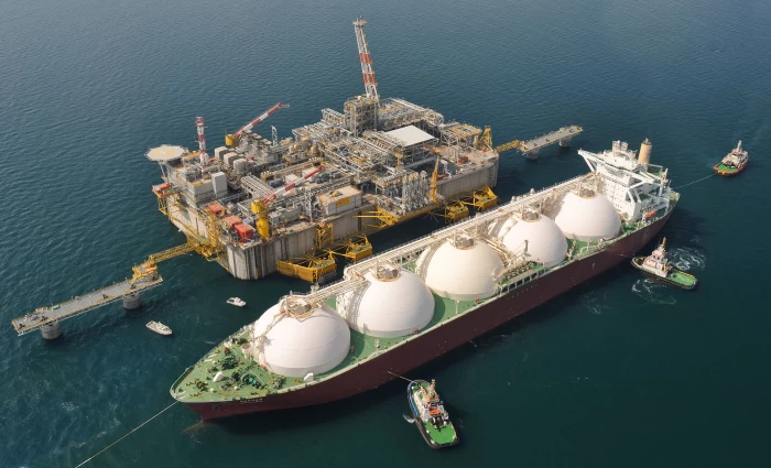 Φυσικό αέριο: Η παγκόσμια αγορά LNG σε κρίση μετά το πλήγμα στο Κατάρ και το κλείσιμο του Ορμούζ