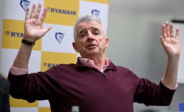 «Ποιος πίνει μπύρες στις 5 το πρωί;» – Ο CEO της Ryanair ζητά να απαγορευθεί το αλκοόλ στα αεροδρόμια