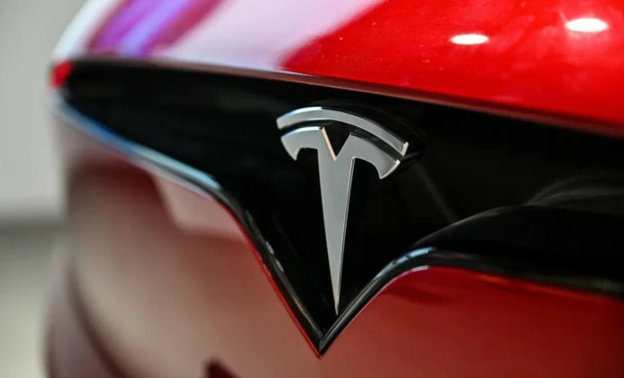 Tesla: Ανακαλεί 219.000 οχήματα στις ΗΠΑ – Τι συμβαίνει με την κάμερα οπισθοπορείας