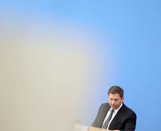 Γερμανία: Μειώνεται η πρόβλεψη για τα φορολογικά έσοδα, αυξάνει η πίεση στην κυβέρνηση Μερτς