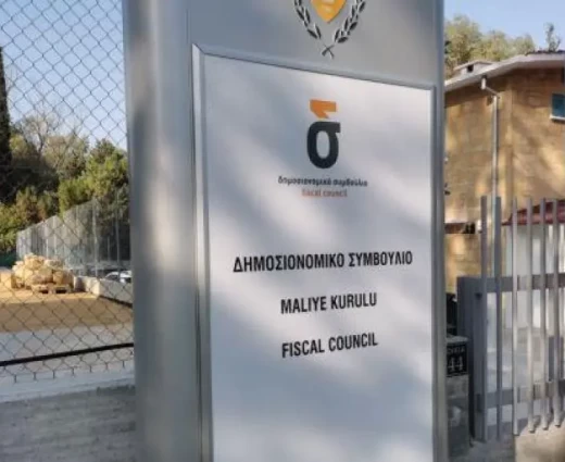 Περσιάνης: Η κυπριακή οικονομία πάει καλά, αλλά οι κίνδυνοι βρίσκονται μπροστά