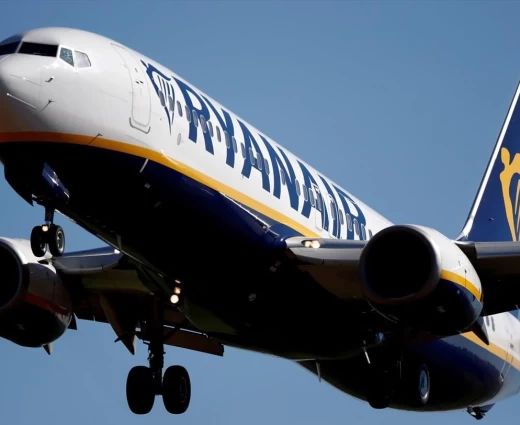 Ryanair: Ερευνάται για επιπλέον χρεώσεις σε γονείς που κάθονται δίπλα στα παιδιά τους – Τι απαντάει η αεροπορική εταιρεία