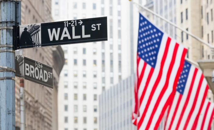 Wall Street: Ράλι μετά τη συμφωνία ΗΠΑ – Ιράν με πρόσθετη ώθηση από τη SpaceX – Νέο ρεκόρ ο Dow Jones