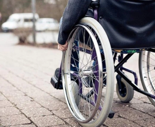 Αυξήσεις στα επιδόματα αναπηρίας και διεύρυνση των δικαιούχων