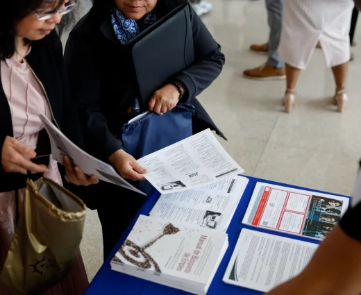 ΗΠΑ: Μικρή υποχώρηση των αιτήσεων για επίδομα ανεργίας – Ανθεκτική η αγορά εργασίας