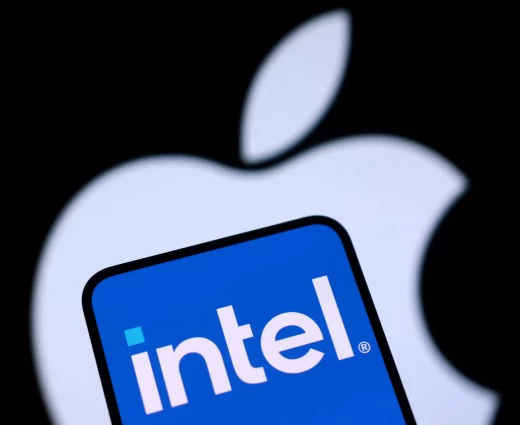 Intel: Άλμα 9% για τη μετοχή μετά τη συμφωνία με την Apple για chip στις ΗΠΑ