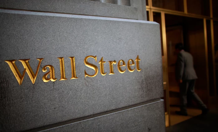 Wall Street: Πώς η τεχνητή νοημοσύνη απορροφά κεφάλαια με ρυθμούς-ρεκόρ και αλλάζει τις ισορροπίες στις αγορές